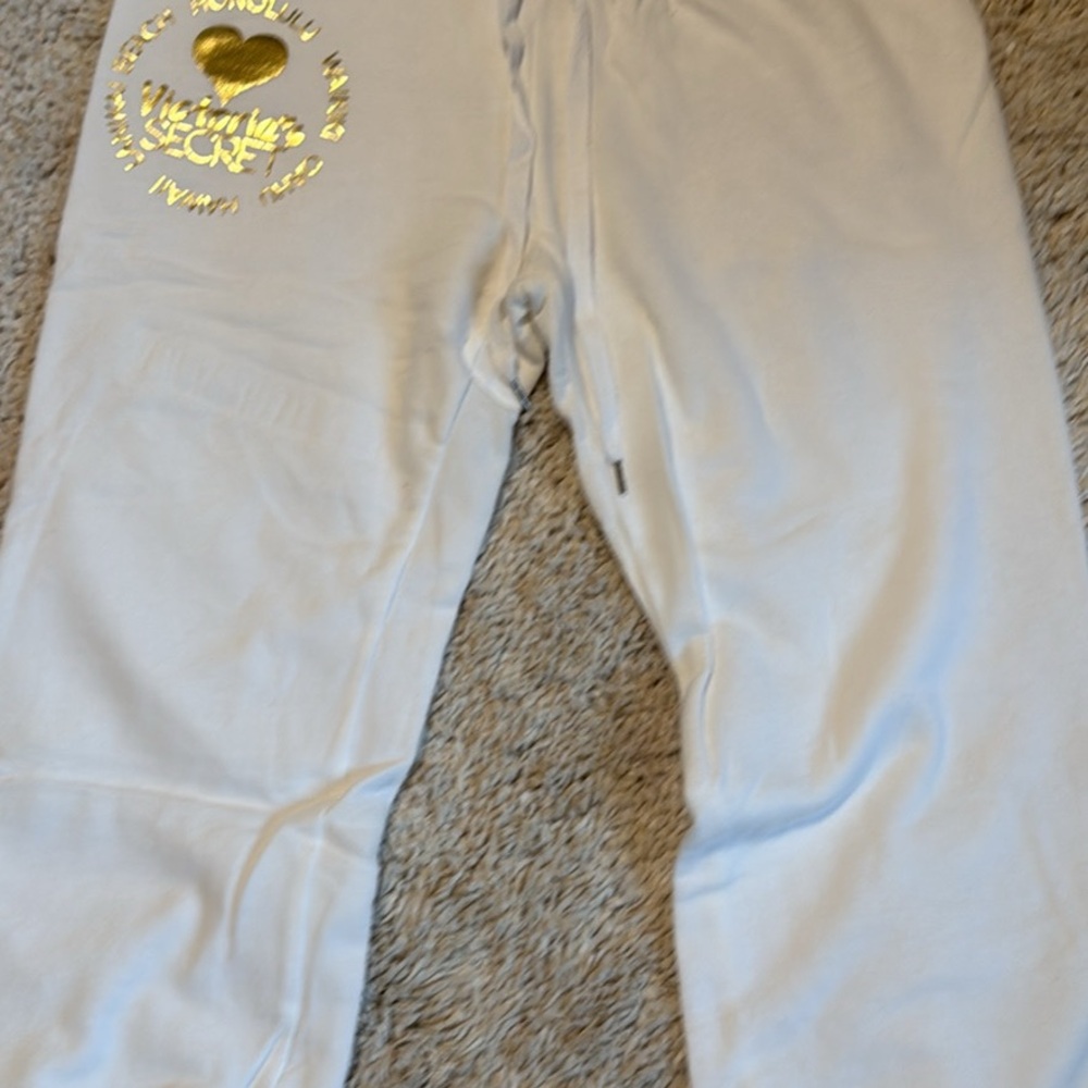 Like new Victoria’s Secret Capri hoodie set white gold small supermodel Hawaii - Picture 3 of 9
